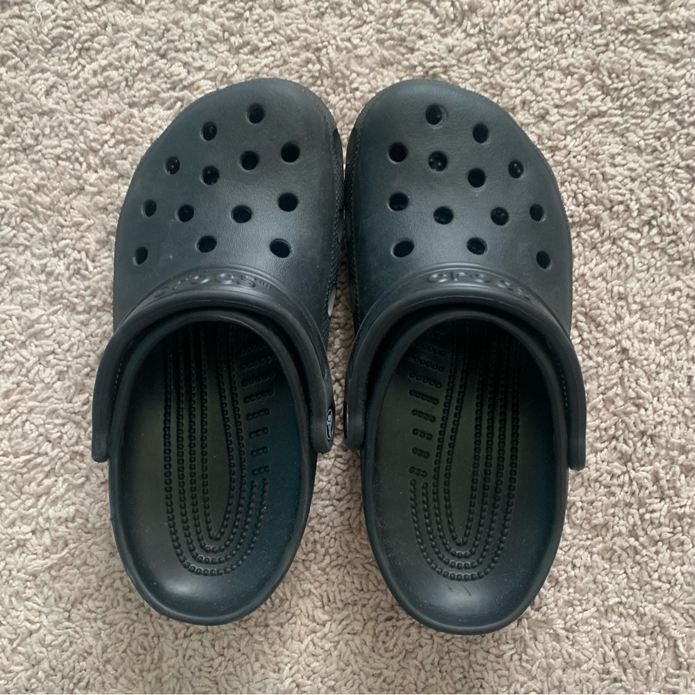 Black Crocs